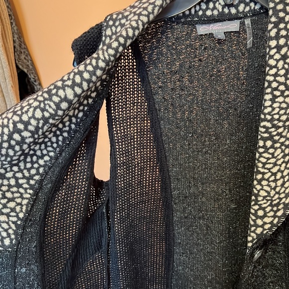 Textured Sweater with patch detailed shawl size medium - Picture 9 of 11